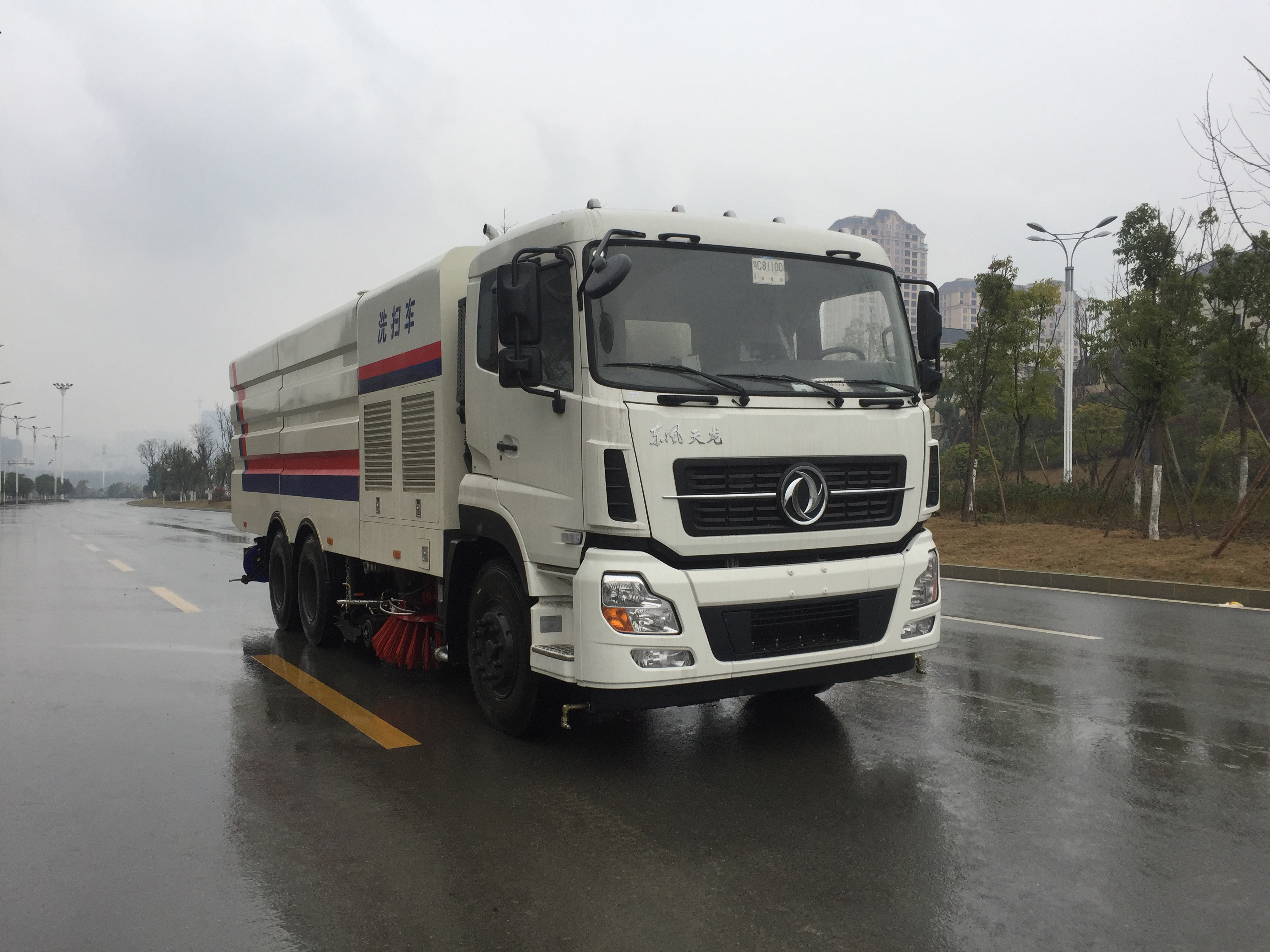 東風(fēng)天龍大型洗掃車