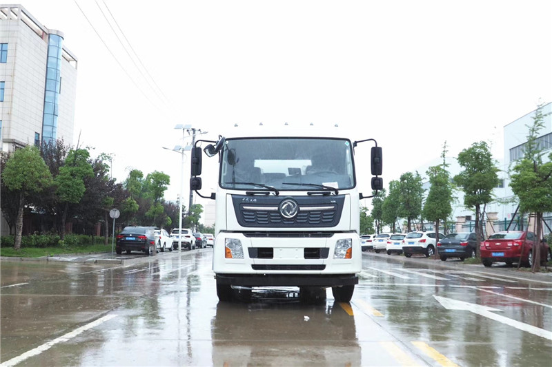 東風天龍后八輪20噸噴霧車，國六綠化噴灑車